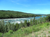 Les rapides de la rivière Liard.