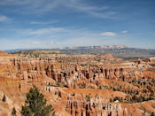 Bryce Canyon, mesure près de 20 km de long sur 5 km de large