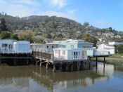 Maisons sur pilotis dans le port de Sausalito.