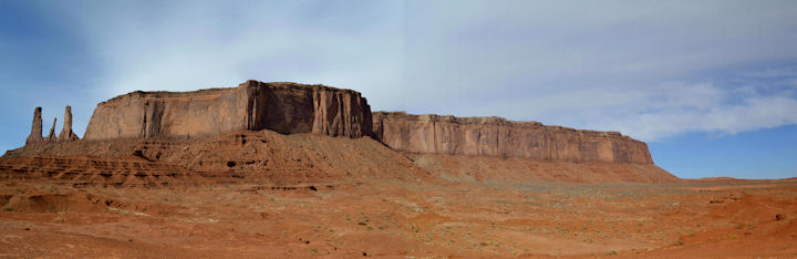 Près de John Ford point, Three sisters.