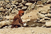 Il faut descendre du village pour prendre l'eau.