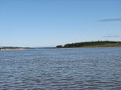 Après le Canyon de Rampart, le fleuve s'élargit à nouveau.