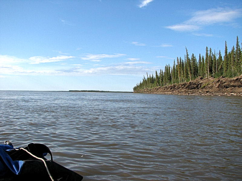 Bientôt c'est l'entrée du petit bras Est qui mène à Inuvik.