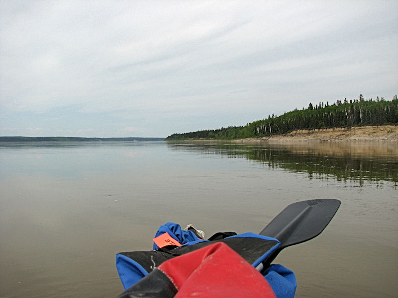 Dès le départ de Fort Simpson la rivière est déjà très large.