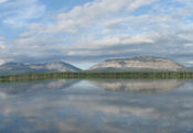 Camp en face de l'embouchure de la North Nahanni river. La "nuit" a fait tomber le vent.