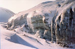 Nous longeons le front pour trouver une zone où prendre pied sur le glacier.