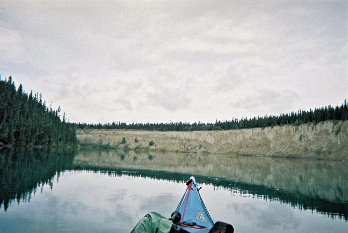 Entre Whitehorse et le lac Laberge, à l'embouchure de la Takhini River.